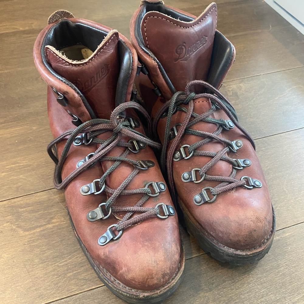 Women’s danner Mountain Light 2 Size 11